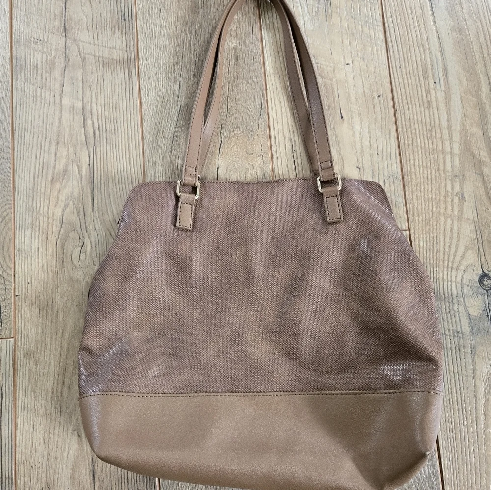 Bentley Leathers Inc. Mia & Luca Elegant Tan Women's Leather Bag - Picture 3 of 12